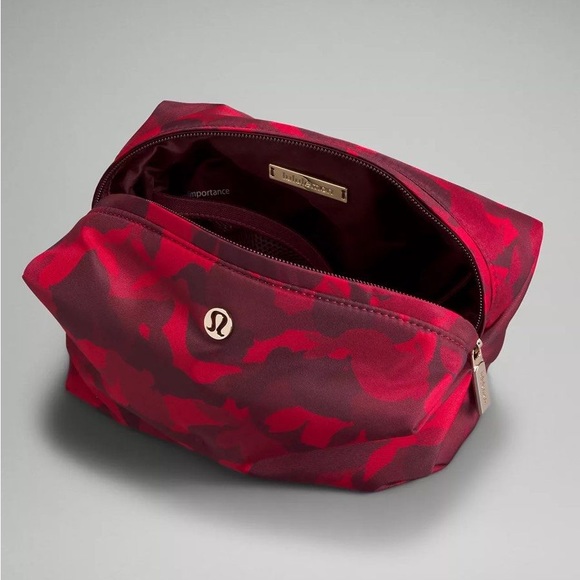 NWT Feeling Ready Pouch, Rabbit All Over Print Red Multi - Picture 2 of 4